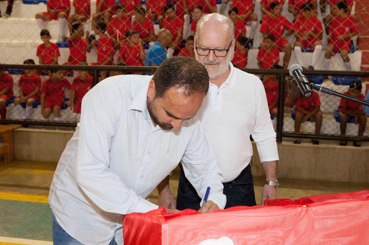 Assinatura__Conv__nio___Projeto_Leaozinhos_Baios___Escolinanha_do_Inter___Thiago_e_Celso.jpg