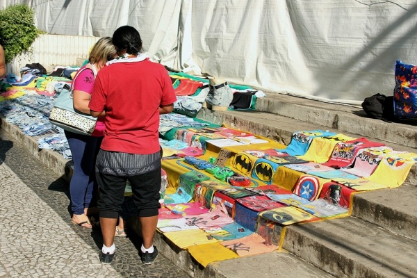 Cerca_de_60_ambulantes_est__o_autorizados_a_comercializar_seus_produtos_imprensa_6_e1418743569314.jpg